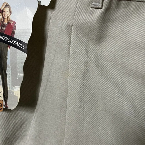 Vintage 90s Lee Deadstock Tan Pleated Front High Rise Shorts - Picture 3 of 8